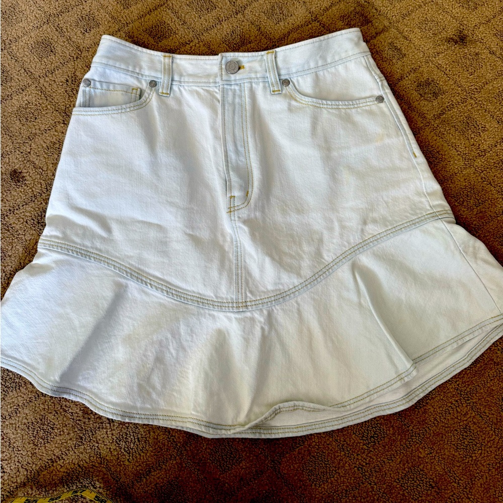 Western style La Vie mini skirt with ruffle